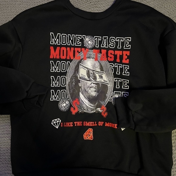 Tops - Black Graphic Sweatshirt